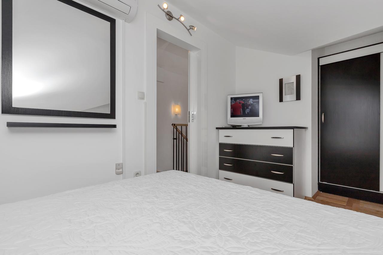 Apartment Manhattan Макарська Екстер'єр фото